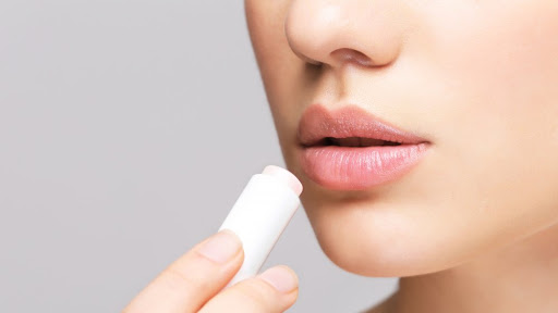 Для чего необходим бальзам для губ