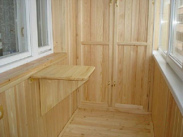 Пластиковая или деревянная вагонка для балкона