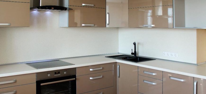 Кухонные гарнитуры из пластика